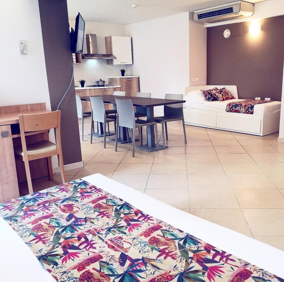 Appartamenti Smart A 30M Da Viale Dante E 100M Dal Mare Riccione Kültér fotó